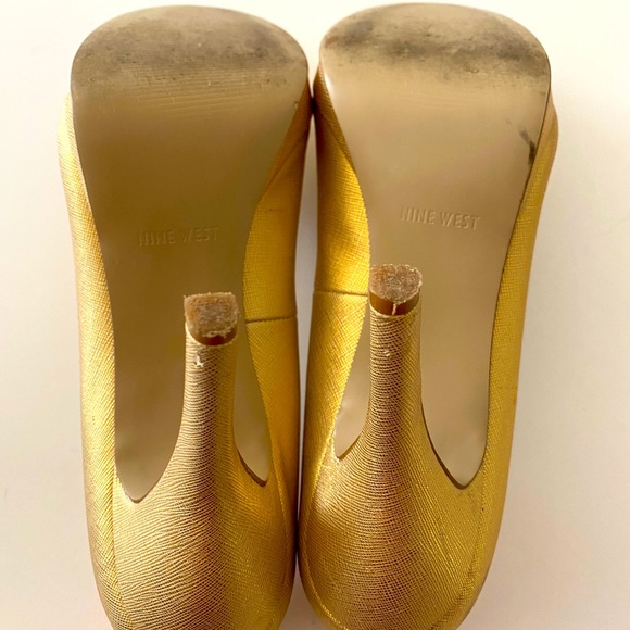 Nine West Gold Pumps 8.5 - Picture 5 of 9